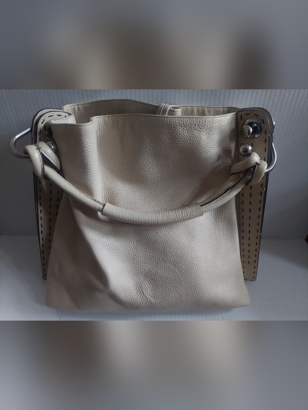 BCBG Maxazria Leather Handbag Oversized Bag Tan Silvertone Hardware - Picture 7 of 7